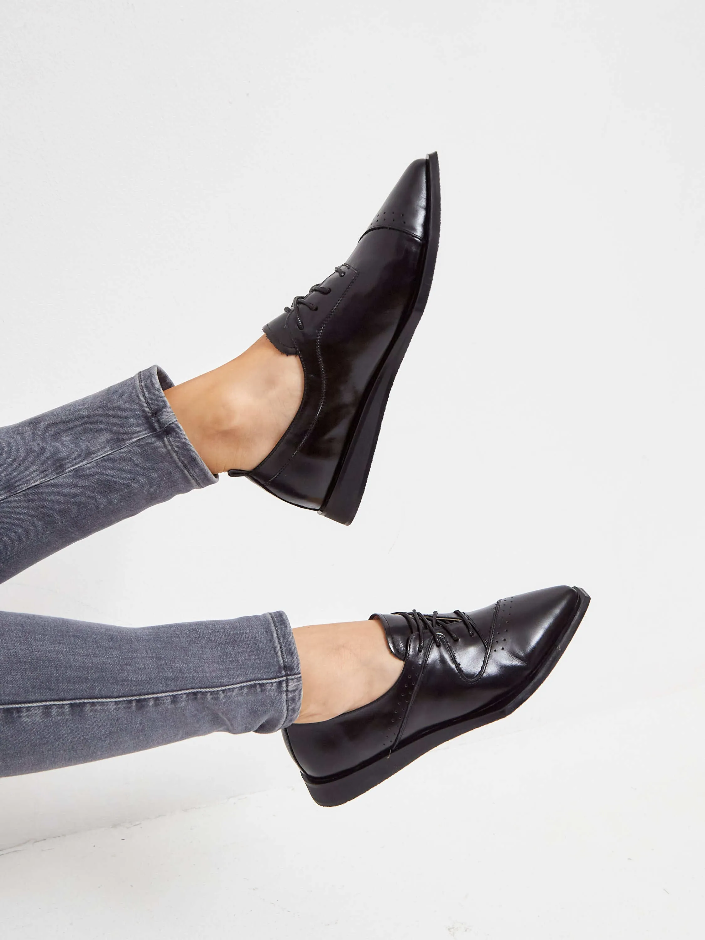 Pointed Lace-Up Brogues - Black