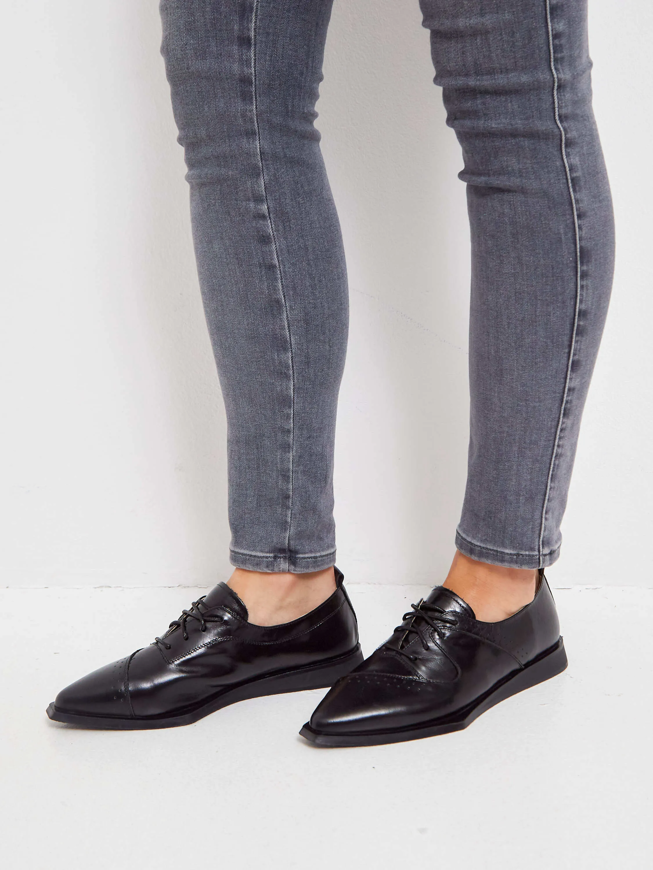 Pointed Lace-Up Brogues - Black